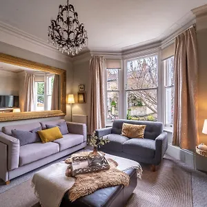 https://large-5-bedroom-victorian-house.cardiffhotelswales.com
